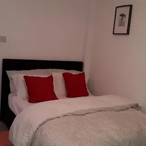 https://cosy-london-holiday-home-near-o2-arena.brighton-hotels-england.com