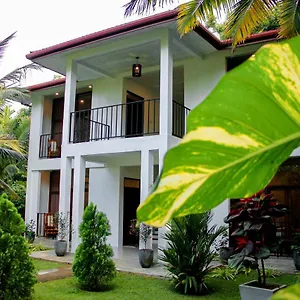 https://manike-lodge-habarana.kandyhotelsnow.com